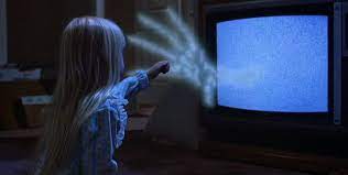 Poltergeist, televisión, uso excesivo pantallas niños